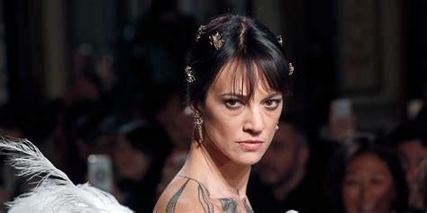 asia argento nuda|Asia Argento e la foto in topless, sensuale e ribelle